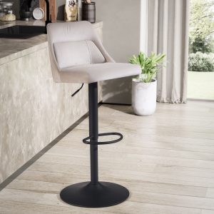 Forvandl dit køkken til et moderne rum med denne beige barstol!